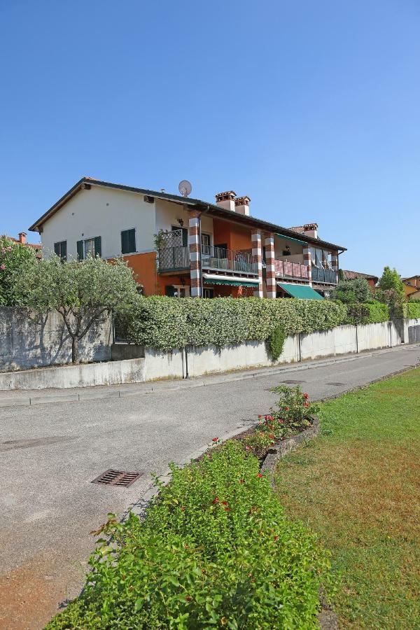 Апартаменты Casa Vacanze I Borghi Salionze Экстерьер фото